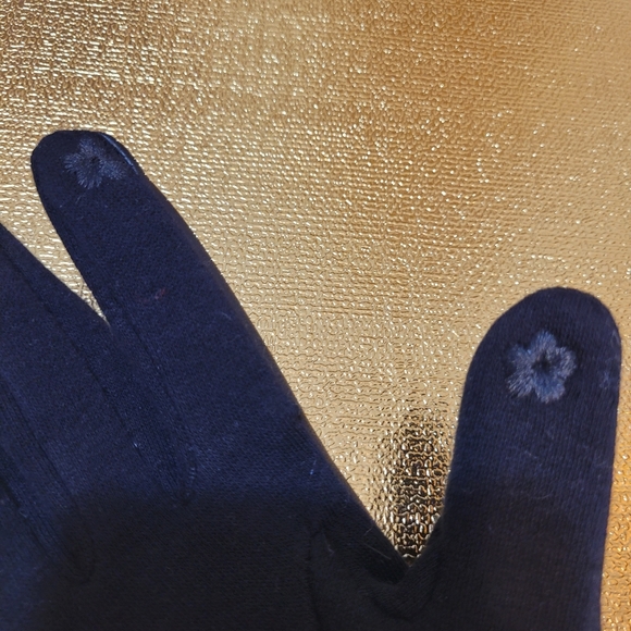 Marcus Adler Black Gloves with Leopard Print Cuff. Gold Tone Accent. O/S. - Picture 6 of 14